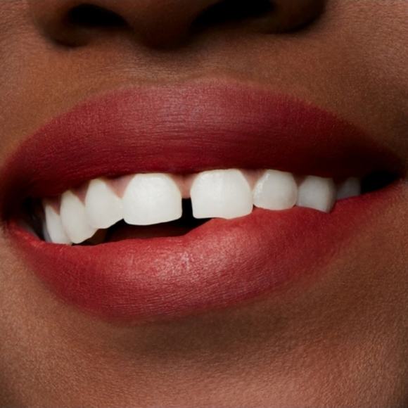 Mac Powder Kiss Liquid lipstick, Devoted to chili NIB - Picture 4 of 8